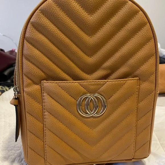 Used - Picture 1 of 3